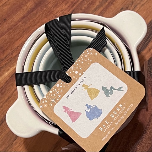 Rae Dunn Disney Princess Set of 4 Ceramic Measuring Cups - Picture 5 of 17